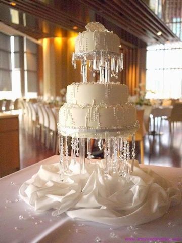 pastel de boda sabor moca vainilla decorado con cristales y perlas 5000