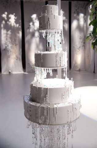 pastel elegante decorado de perlas sabor chocolate de 6 pisos 3999