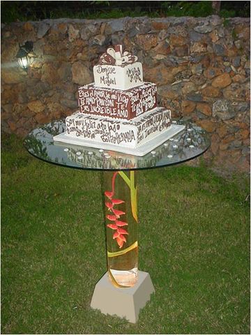 pastel de 4 pisos sabor moca decorado de frases para cualquier ocacion con adornos y base incluida 1599